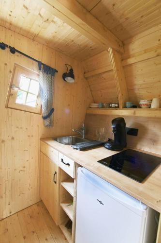 Létesítmények, La cabane de Merlin in Les Molieres (Ile-de-France)