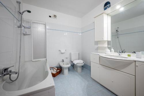 Apartment with bicycle storage in Dongo - Larihome A24, Dongo (fotografie 4)