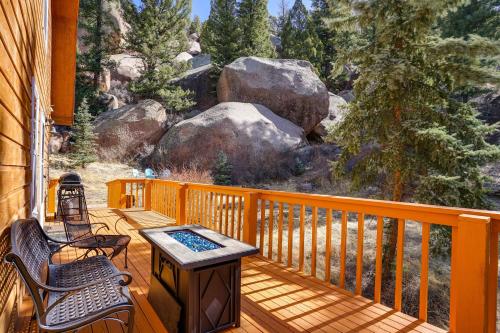 Dragons Roost Cabin with Sangre de Cristo Views!