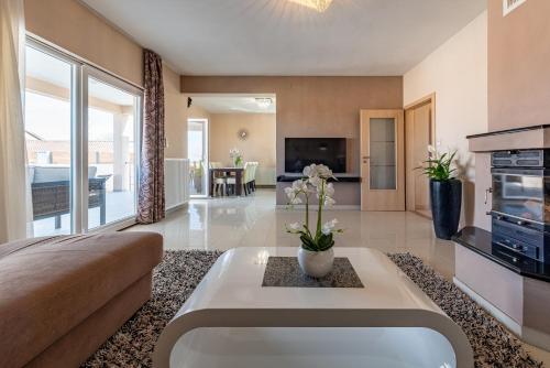 Holiday house Karla in กาโลวัซ