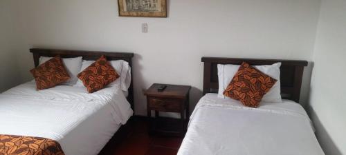 1 double bed, 1 twin bed