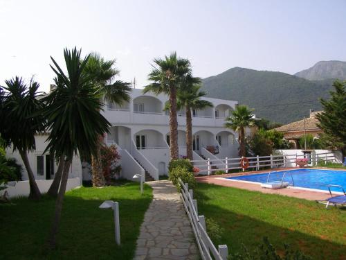 Sunrise Hotel Apartments in Ýpsos