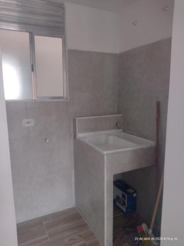 Apartamento con parqueadero y piscina