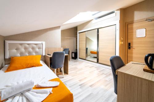 Mardy Suit Hotel Room Type - Basic Triple Room