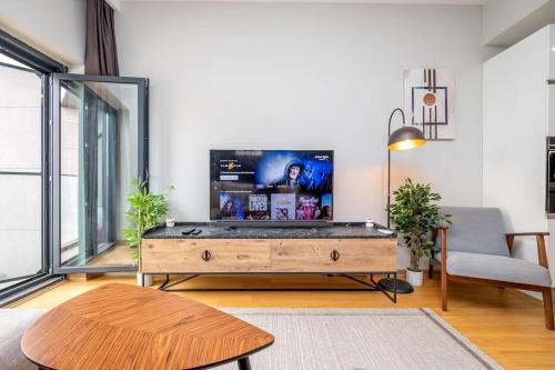0055 - Kadikoy, comfy, cozy and modern.