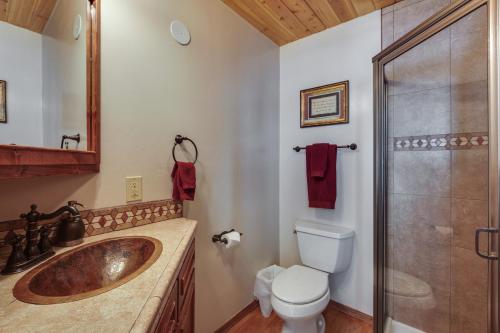 Cozy Streamside Studio 1 Mi From Taos Ski Resort! - image 6
