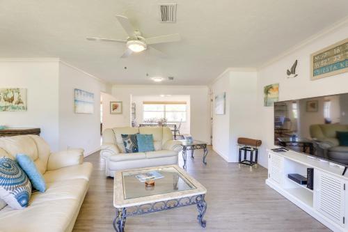 Sarasota House with Private Pool - 4 Mi to Beach!