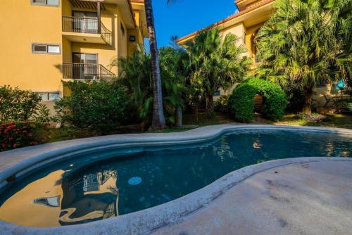 Skats, Beautiful newly refurbished 2 bedroom 2 Bathroom 2nd floor condo in La Garita Nueva