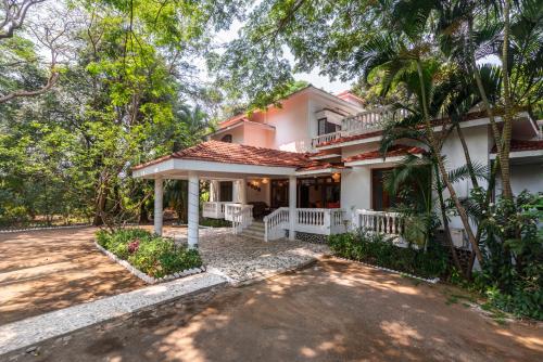 SaffronStays Chikoo Wadi- 4BDR Pet-friendly Villa with Pool in Boisar