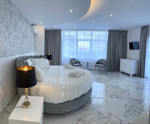 UJVARA HOTEL - image 2