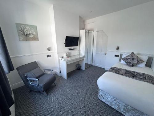 1 twin bed, 1 sofa bed