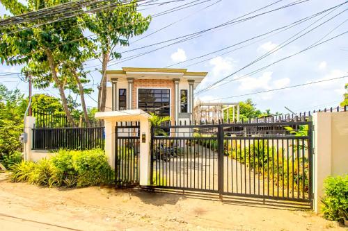 Exterior view, 2 Bedroom Apartment ~ 5 Minutes to Grand Mall in Liloan