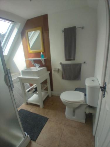 Up Stairs Double Apartment Innishannon Mariners Rest