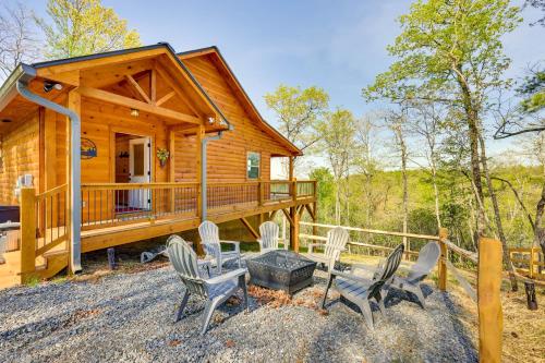 Beautiful Murphy Cabin with Mountain View and Fire Pit