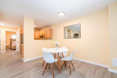 Gorgeous Waterfront 2 Bedroom 1 Bath Modern Home. detail