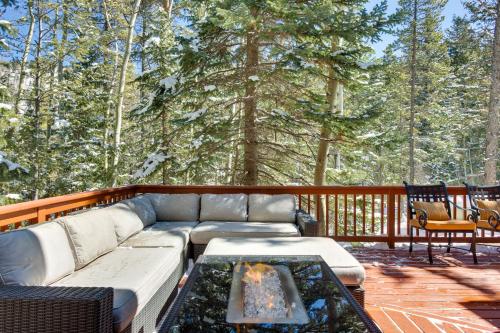 Idaho Springs Cabin with Hot Tub on half Acre! in Idaho Springs (CO)