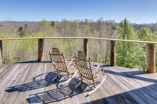 Rustic Marshall Getaway Mountain View and Fire Pit! in Marshall, USA