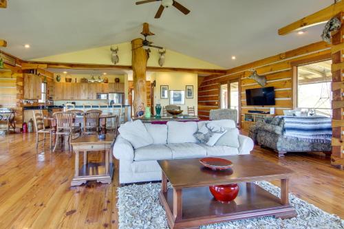 Rustic Marshall Getaway Mountain View and Fire Pit! in Marshall, USA