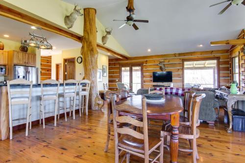 Rustic Marshall Getaway Mountain View and Fire Pit! in Marshall, USA