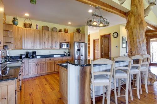 Rustic Marshall Getaway Mountain View and Fire Pit! in Marshall, USA