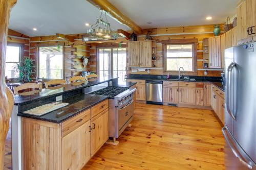 Rustic Marshall Getaway Mountain View and Fire Pit! in Marshall, USA