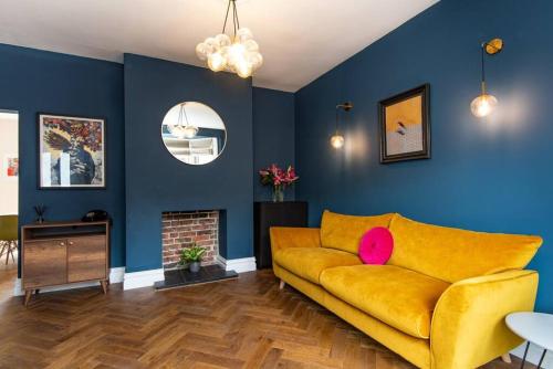 Newly renovated Victorian house with free parking in Hove