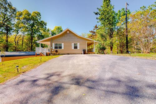 Ole Bud Cabin in Sevierville, USA
