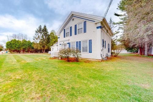 Maplewood Manor - Unit 1 in Colchester, USA