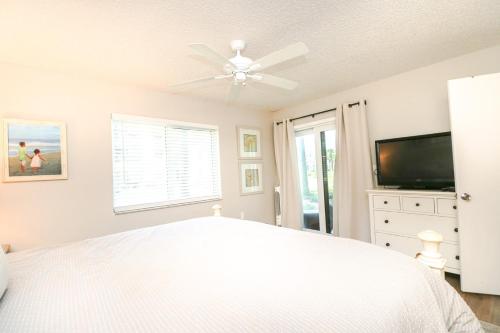 Ocean Village Club P12 - image 28