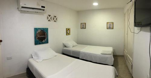 2 twin beds