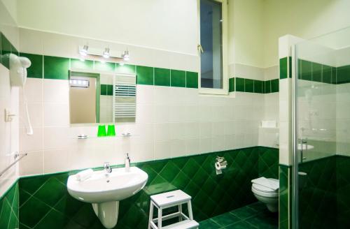 Budapest Rooms Bed and Breakfast - image 3