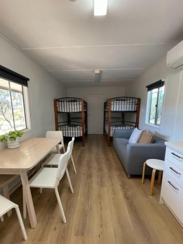 1 queen bed, 4 bunk beds