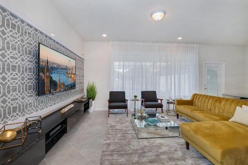 Sun Traveler Solterra by Shine Villas #113 townhouse in Davenport, USA