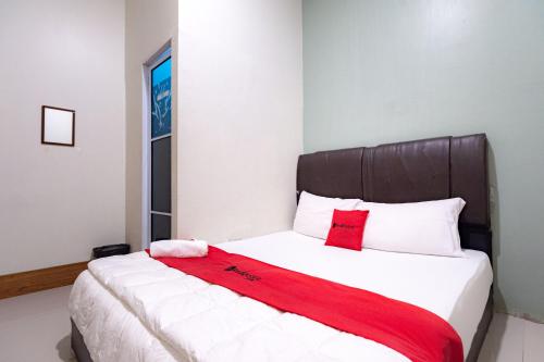 RedDoorz near Hang Nadim Batam Airport - Batam