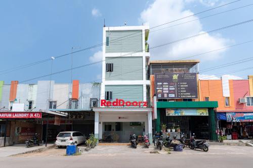 Exterior view, RedDoorz near Hang Nadim Batam Airport near Melayu Beach