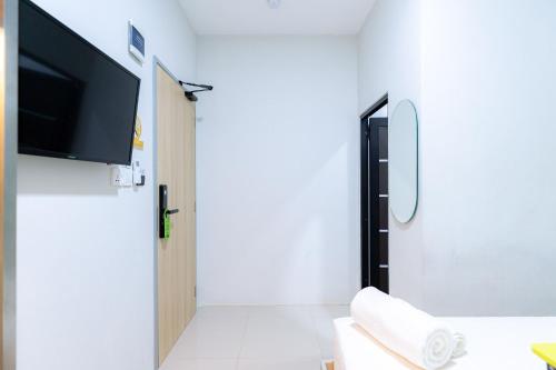 Urbanview Hotel R House Batam