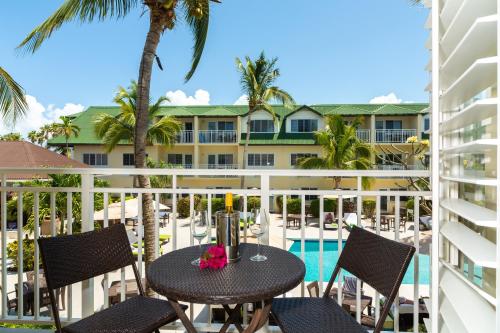 ระเบียง/ชานเรือน, Ports of Call Resort Turks & Caicos, Tapestry Collection by Hilton in โพรวิเดนเชียลส์