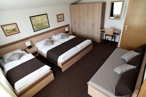  Rooms Barba Niko near Zagreb Airport, Pension in Velika Gorica