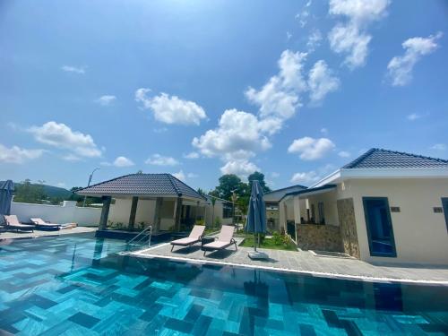 Swimming pool, Lam Bungalow Resort & Spa near Phu Quoc Waterfall