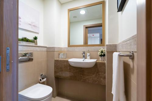 Prestige Living 1BR with Full Burj Khalifa View by Auberge - image 14
