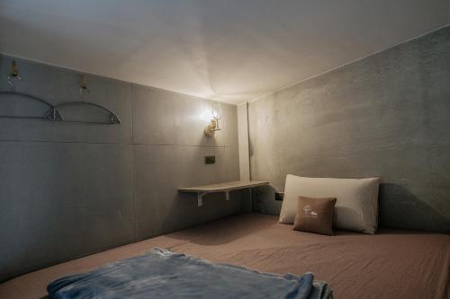 Slack BnB, Siao Liou-čchiou