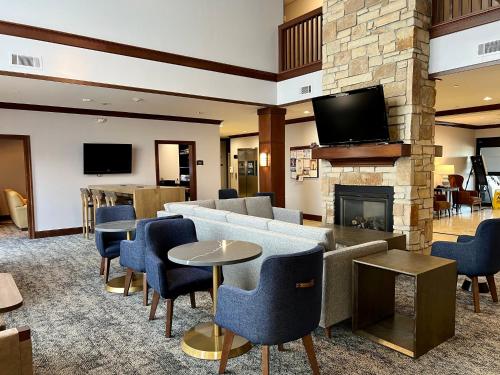 Staybridge Suites Milwaukee West-Oconomowoc an IHG Hotel - image 6