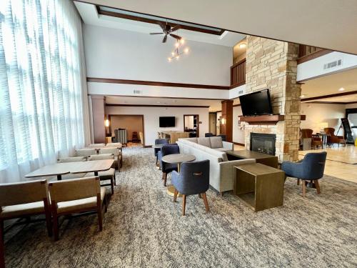 Staybridge Suites Milwaukee West-Oconomowoc, an IHG Hotel