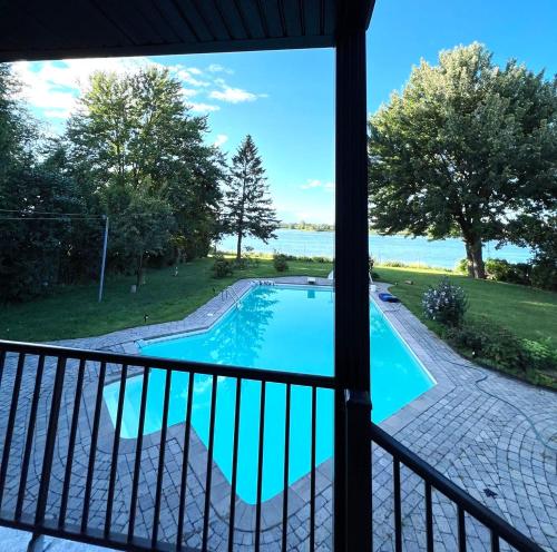 Swimming pool, Villa Delrose Waterfront - No party in Riviere-des-Prairies-Pointe-aux-Trembles