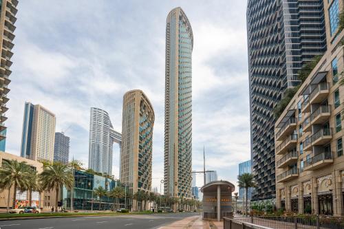 Prestige Living 1BR with Full Burj Khalifa View by Auberge - image 8