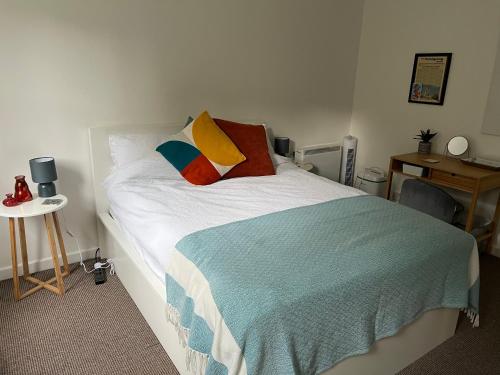 Picture of Hollyhocks Holiday Home-Luxury Ground Floor 2 Bedroomed Apartment Sleeps 5-6