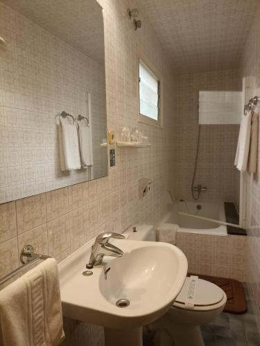 Hotel Lleó - image 12