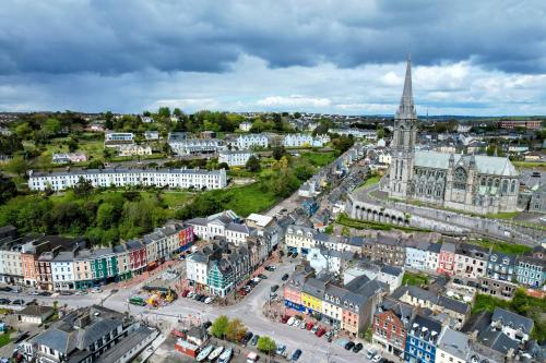 A Stylish 2 Bed Apartment in Cobh Town - Lux Stay