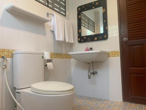 room detail thumbnail 2