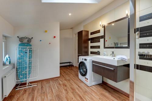 Three-Bedroom Apartment image 9